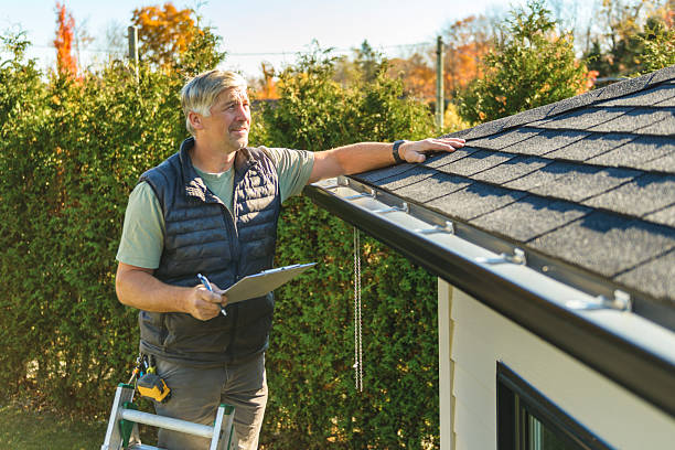 Professional Roofing technician working in Staplehurst, NE